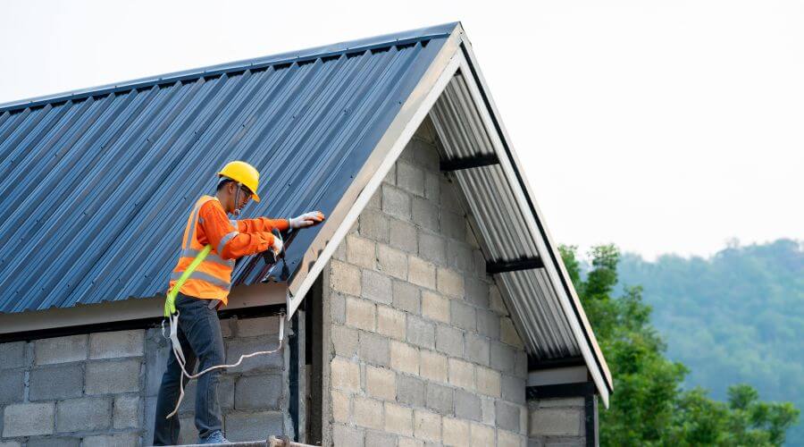 Professional gutter cleaning in Clinton, NY